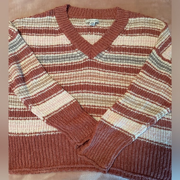 American Eagle Cropped V-Neck Sweater - Picture 1 of 4